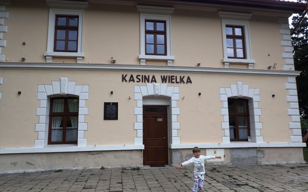 Stacja Kasina Wielka – nocleg na stacji PKP.