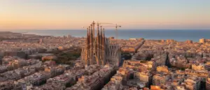 Panorama Barcelony z widokiem na Sagradę Familię - przewodnik barcelona gdzie oglądać najlepsze atrakcje miasta