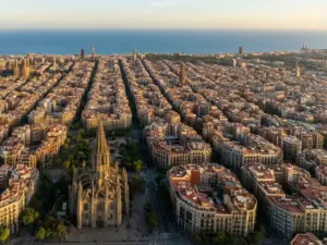 Barcelona skład dzielnic i atrakcji - widok na gotycką starówkę i nowoczesne obszary miasta nad Morzem Śródziemnym