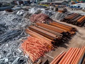 Skup złomu z posortowanymi metalami - aktualna cena złomu zależy od rodzaju surowca i jego czystości