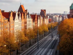 Gdańsk Chełm – widok na historyczną dzielnicę z nowoczesnymi połączeniami komunikacyjnymi i zielenią miejską