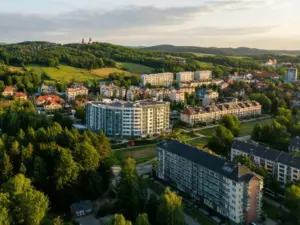 Gdańsk Kiełpino - widok na dzielnicę na granicy miasta i malowniczych Kaszub z zielenią i zabudową mieszkalną