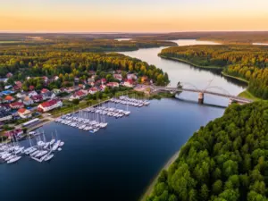 Widok na Giżycko z lotu ptaka - idealna lokalizacja na hotel giżycko między jeziorami mazurskimi
