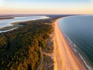 Hotel Krynica Morska - widok na Mierzeję Wiślaną z plażą i Zalewem Wiślanym w tle