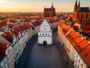 Widok na Stare Miasto w Lublinie z Bramą Krakowską - okolica gdzie znajduje się hotel lublin