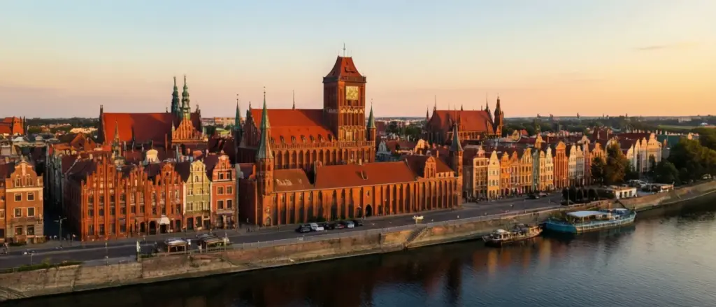 Panorama Starego Miasta w Toruniu - idealna lokalizacja na hotel toruń w centrum miasta