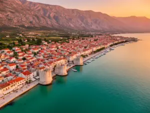 Kastela Chorwacja – widok na historyczne osady wzdłuż wybrzeża Dalmacji między Splitem a Trogirem