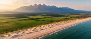 Krajobraz polski - widok z lotu ptaka na Tatry, niziny i wydmy bałtyckie w złotym świetle