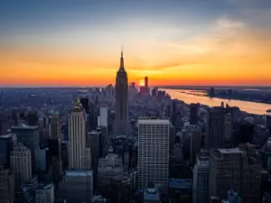 Panorama Manhattanu z lotu ptaka – cel lotów do Nowego Jorku z widokiem na wieżowce i Empire State Building