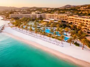 Luksusowy hotel na Majorce z widokiem na plażę - idealne miejsce na wakacje majorka all inclusive w 2026 roku