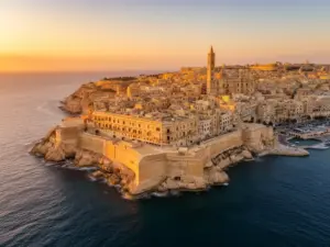 Widok na Vallettę na Malcie – popularne miejsce gdzie szukać noclegi malta dla turystów