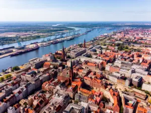 Widok z lotu ptaka na centrum Szczecina z Odrą - mapa szczecin pokazuje układ miasta i główne punkty orientacyjne