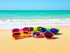 Okulary przeciwsłoneczne dla dzieci na plaży – ochrona UV podczas letnich wakacji nad morzem