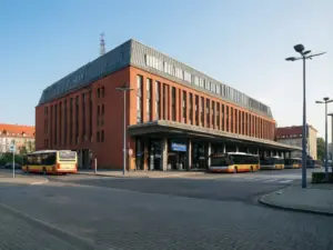 Dworzec PKS Gdańsk przy ulicy 3 Maja – główny punkt komunikacji autobusowej w Trójmieście
