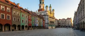 Stary Rynek w Poznaniu z kolorowymi kamienicami - idealna lokalizacja na poznań hotel w centrum miasta