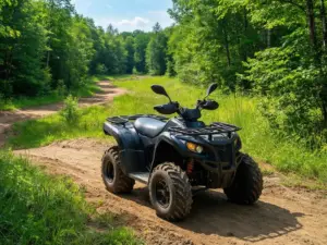 Tor terenowy dla dzieci z trasą do jazdy na quad elektryczny dla dzieci wśród zieleni