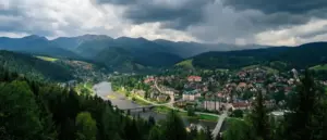 Szczawnica pogoda 16 dni - widok na Pieniny i dolinę Grajcarka z różnymi warunkami atmosferycznymi nad uzdrowiskiem