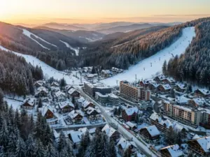 Szczyrk noclegi - panorama zimowego kurortu z hotelami i pensjonatami w Beskidzie Śląskim