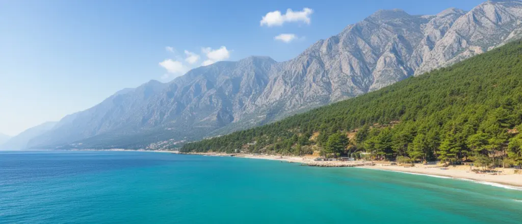 Turcja Kemer - widok na Góry Taurus i Morze Śródziemne, malownicze wybrzeże tureckiej Riwiery